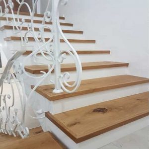 מדרגות מעץ אלון צרפתי מלא